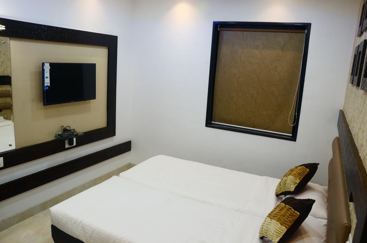 Hotel Modern ムンバイ エクステリア 写真