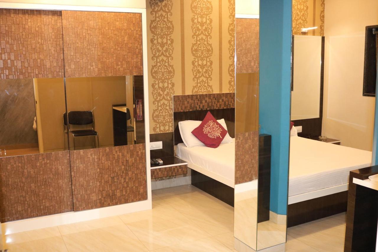 Hotel Modern ムンバイ エクステリア 写真